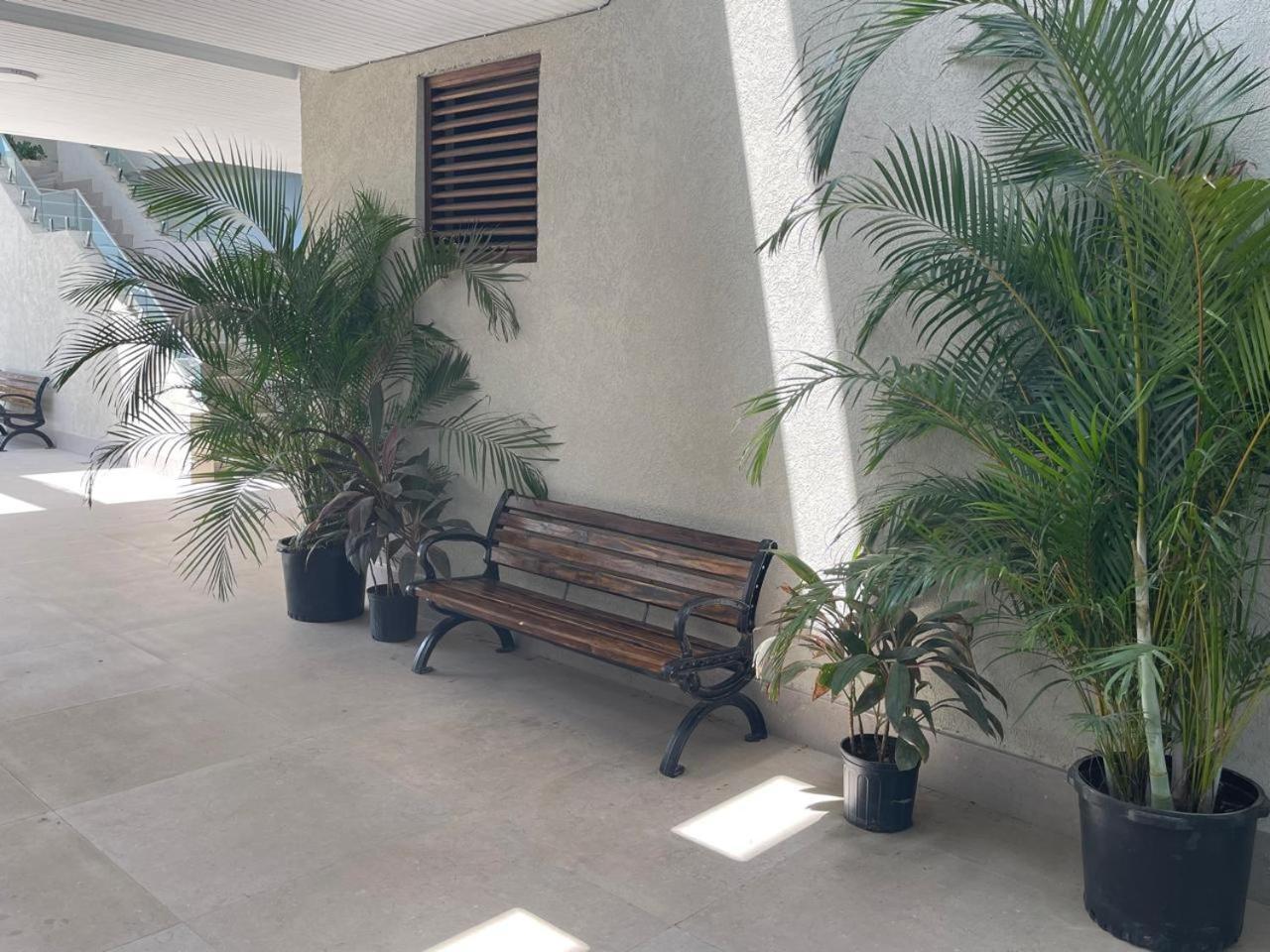Oceanfront Condo W/ Free Parking + High Speed Wifi Негрил Екстер'єр фото