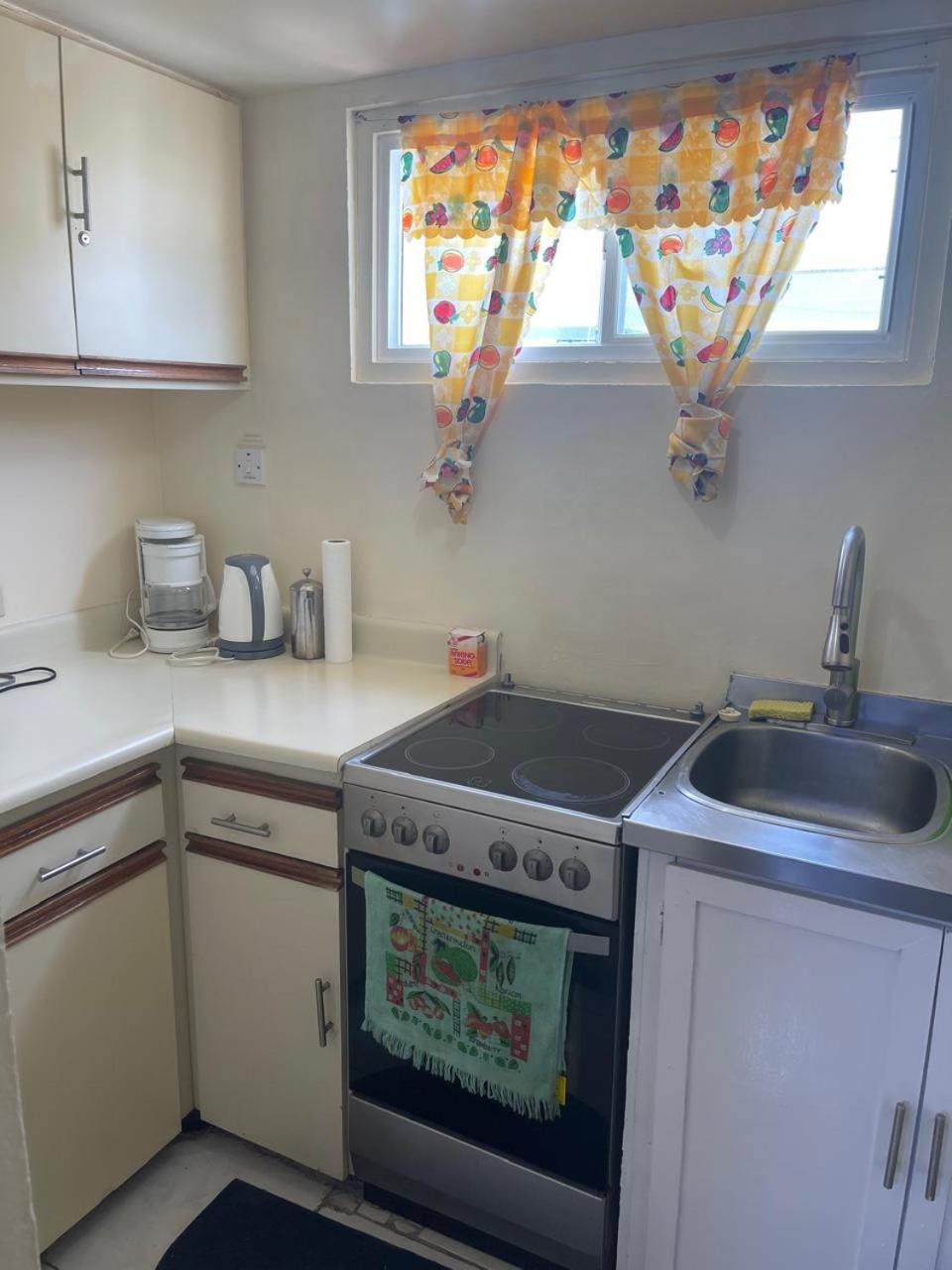 Oceanfront Condo W/ Free Parking + High Speed Wifi Негрил Екстер'єр фото