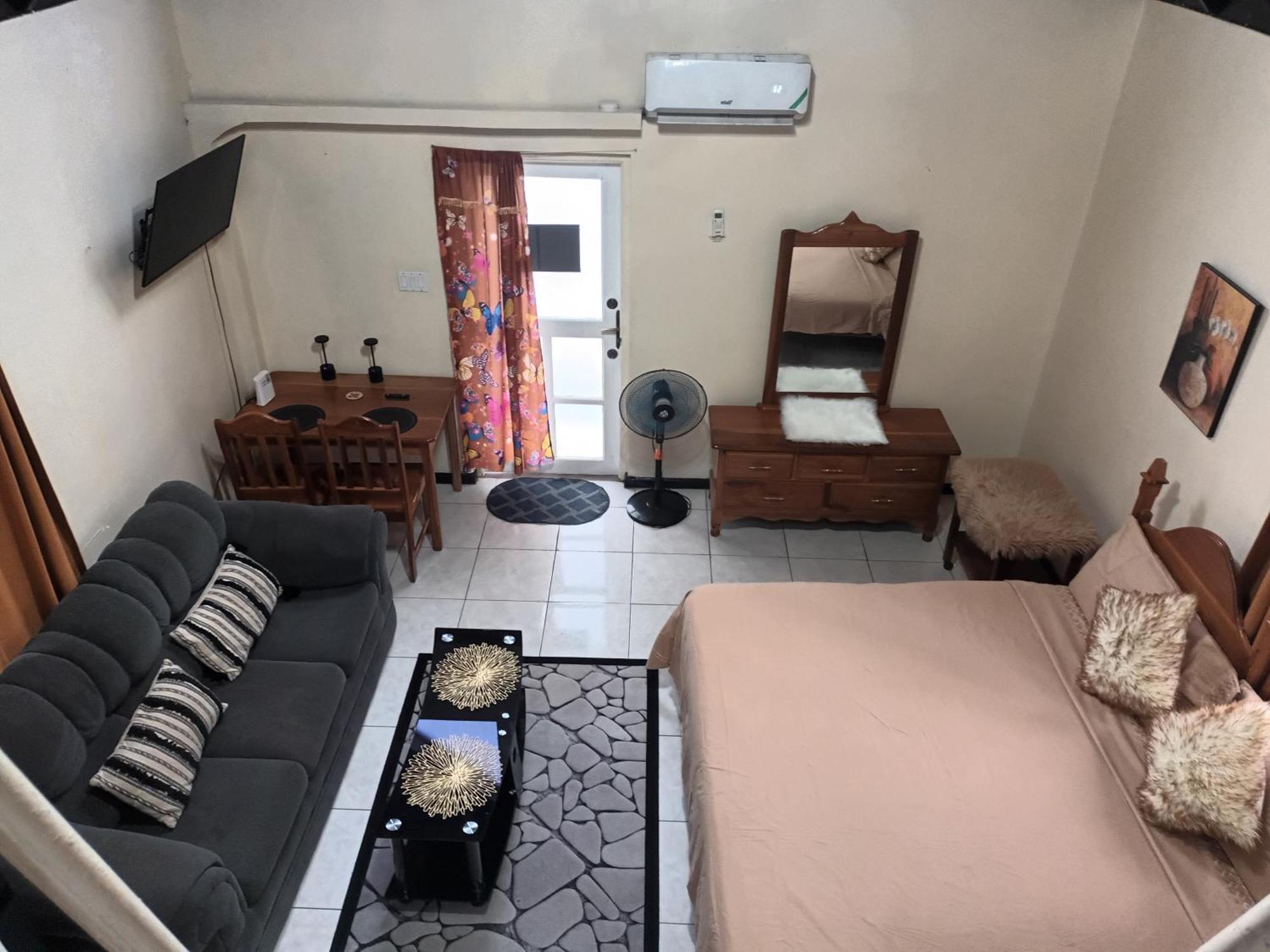 Oceanfront Condo W/ Free Parking + High Speed Wifi Негрил Екстер'єр фото
