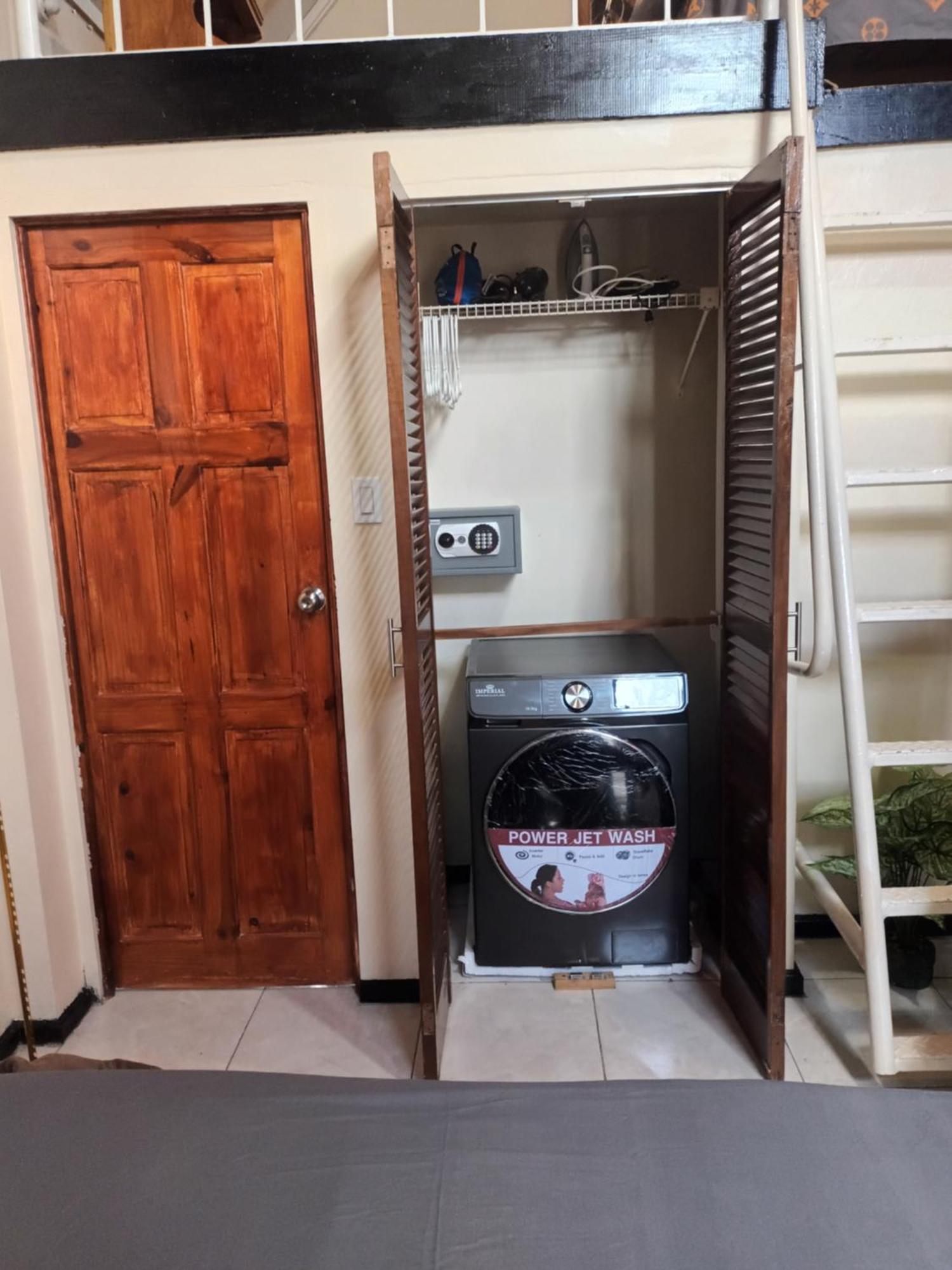 Oceanfront Condo W/ Free Parking + High Speed Wifi Негрил Екстер'єр фото